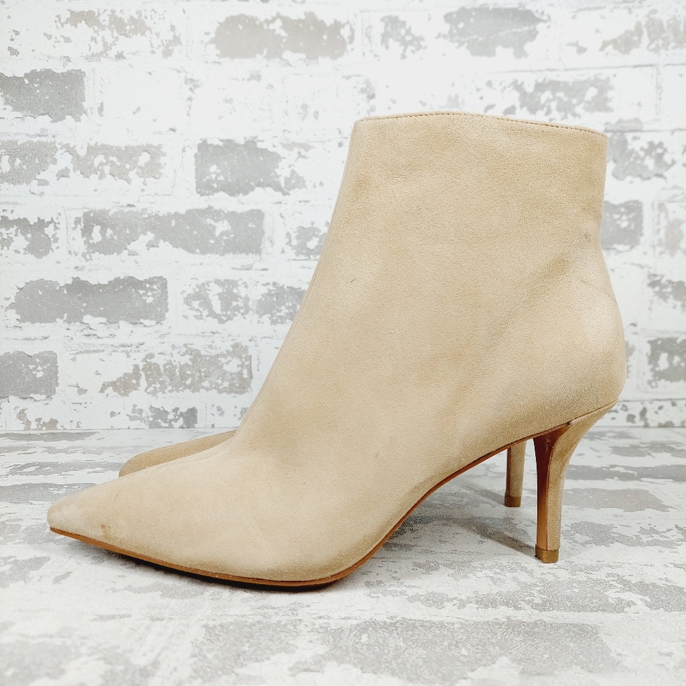NEW Vince Camuto Freikti Beige Suede Booties B554
